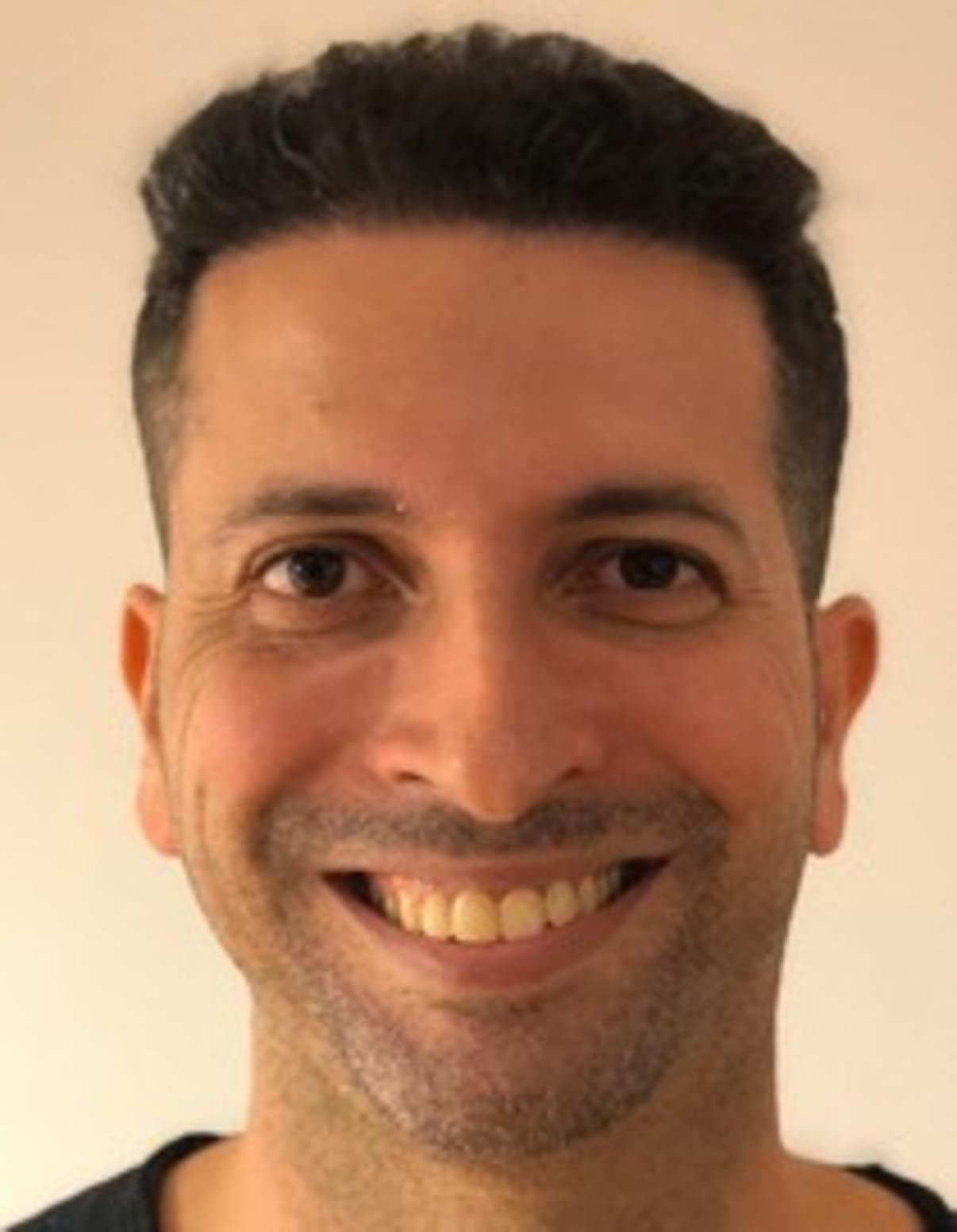 תמונת פורטרט של בעל המקצוע