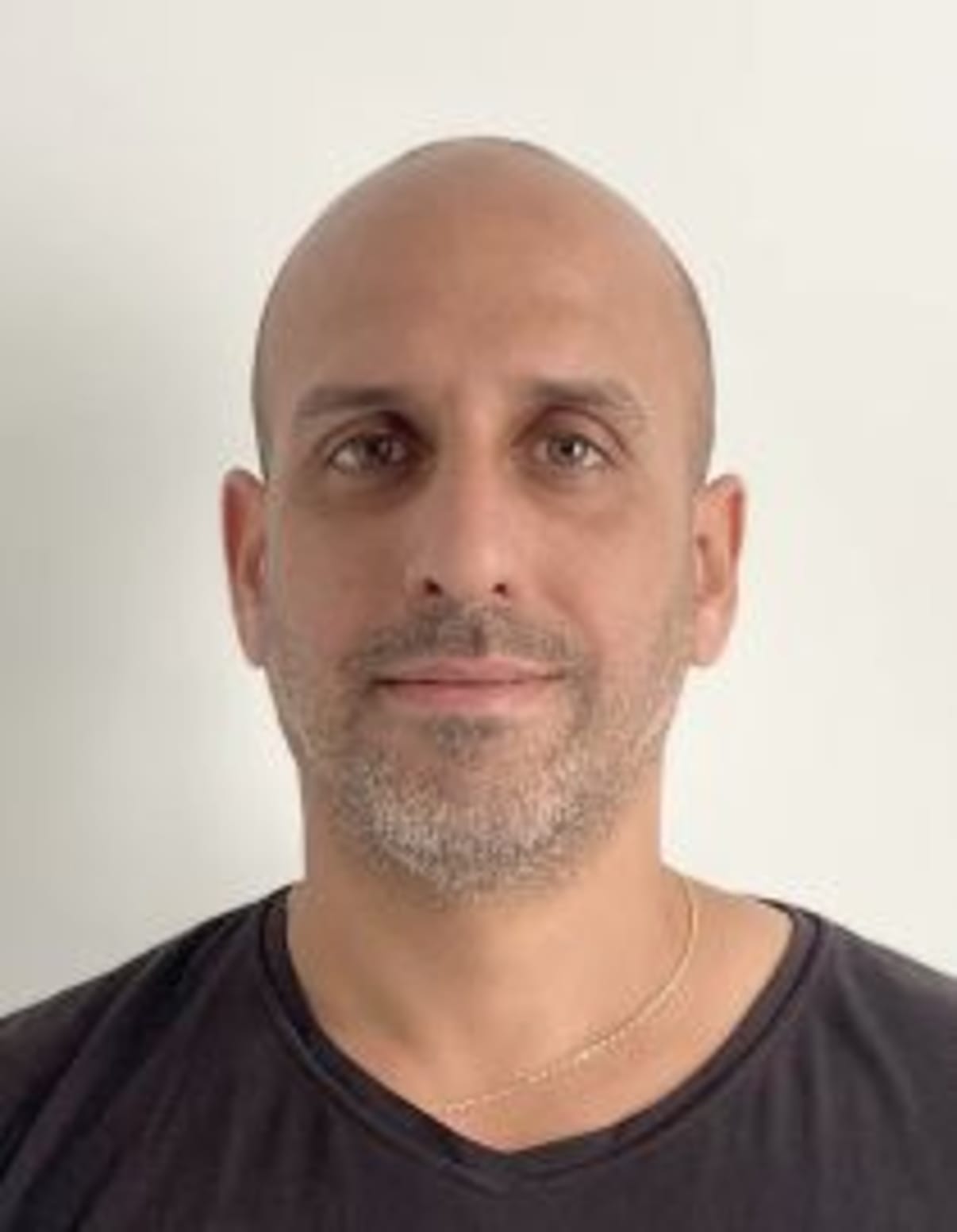 תמונת פורטרט של בעל המקצוע