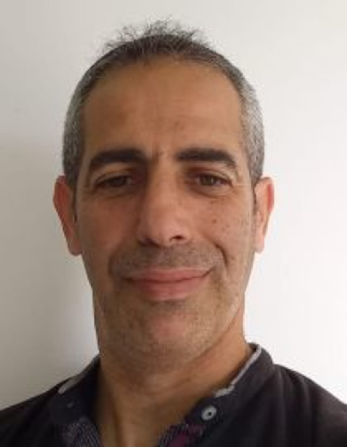 תמונת פורטרט של בעל המקצוע