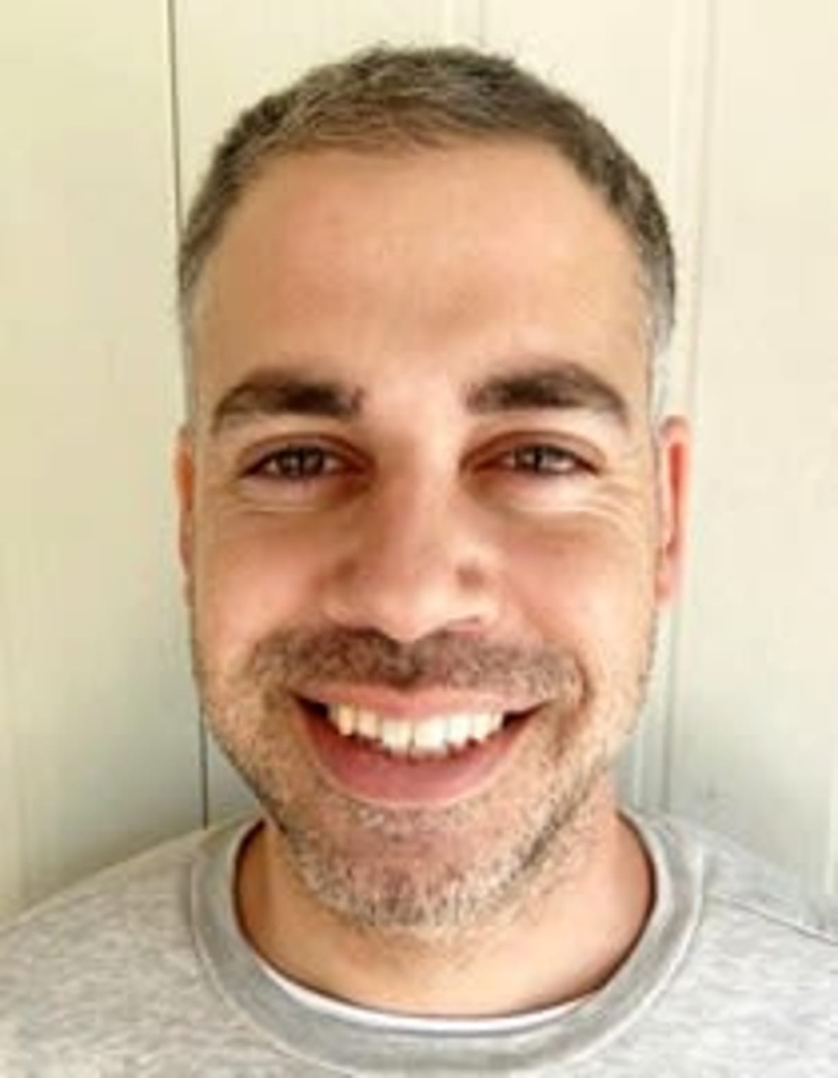 תמונת פורטרט של בעל המקצוע