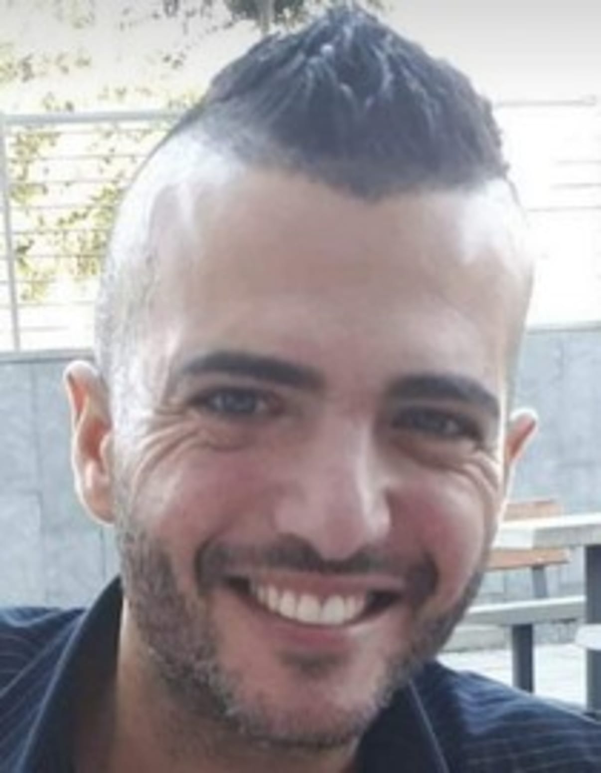 תמונת פורטרט של בעל המקצוע