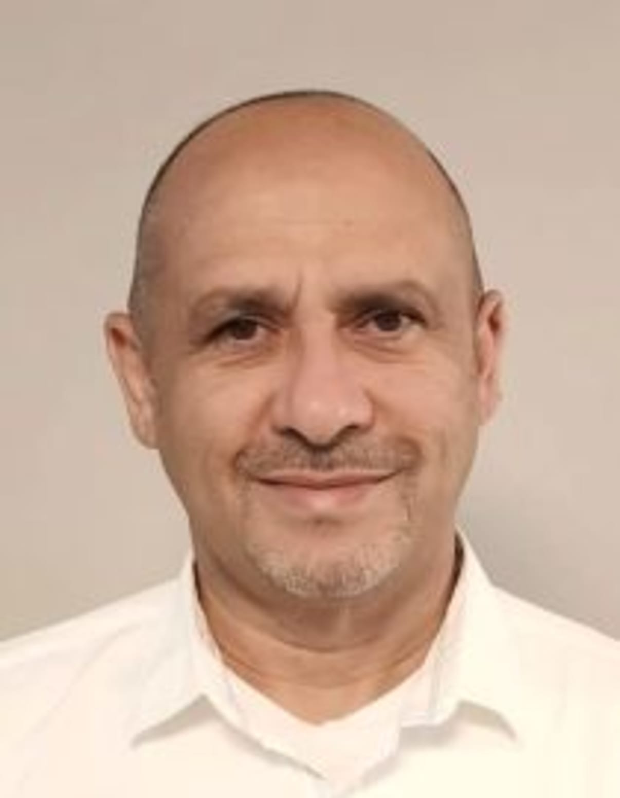 תמונת פורטרט של בעל המקצוע