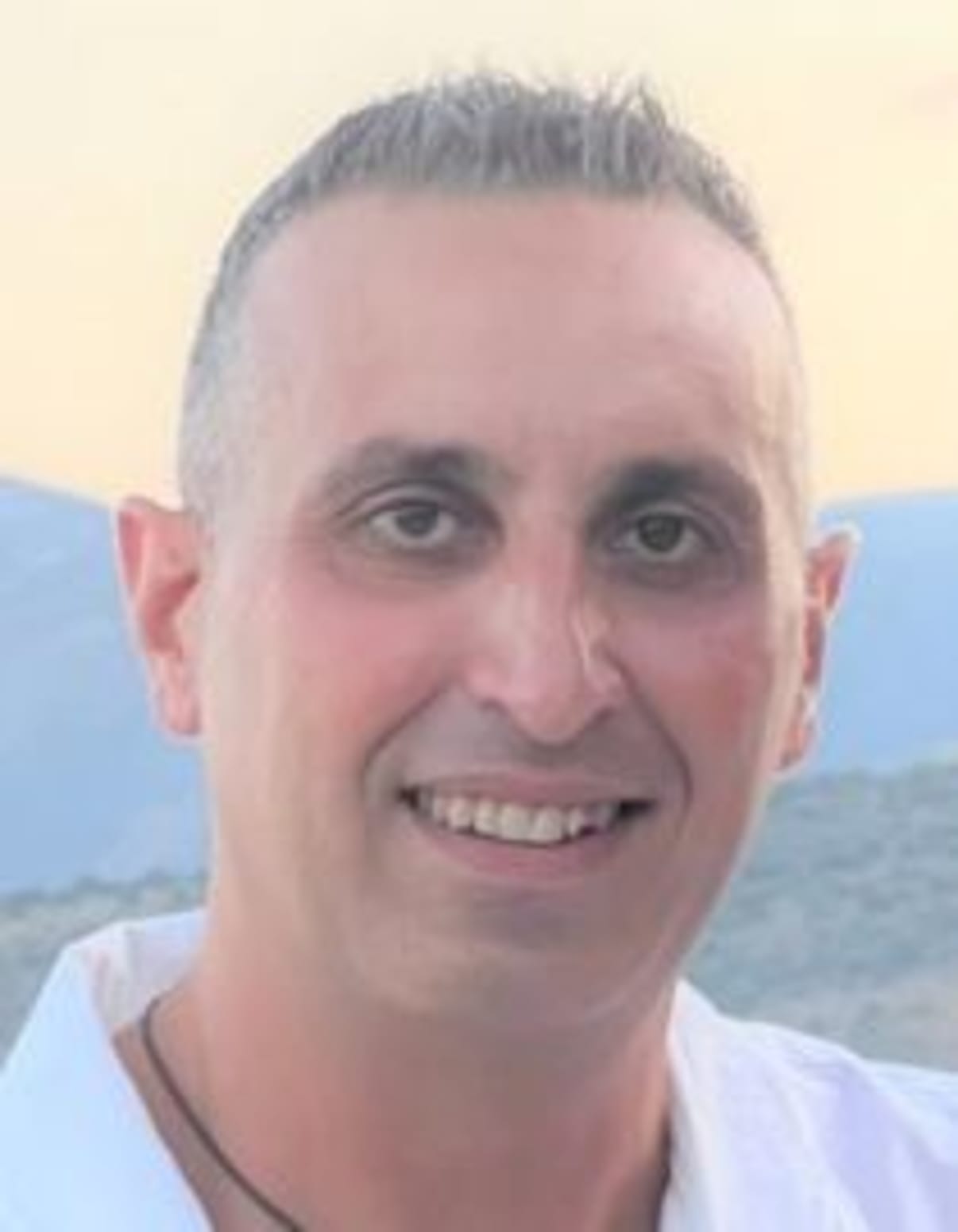 תמונת פורטרט של בעל המקצוע