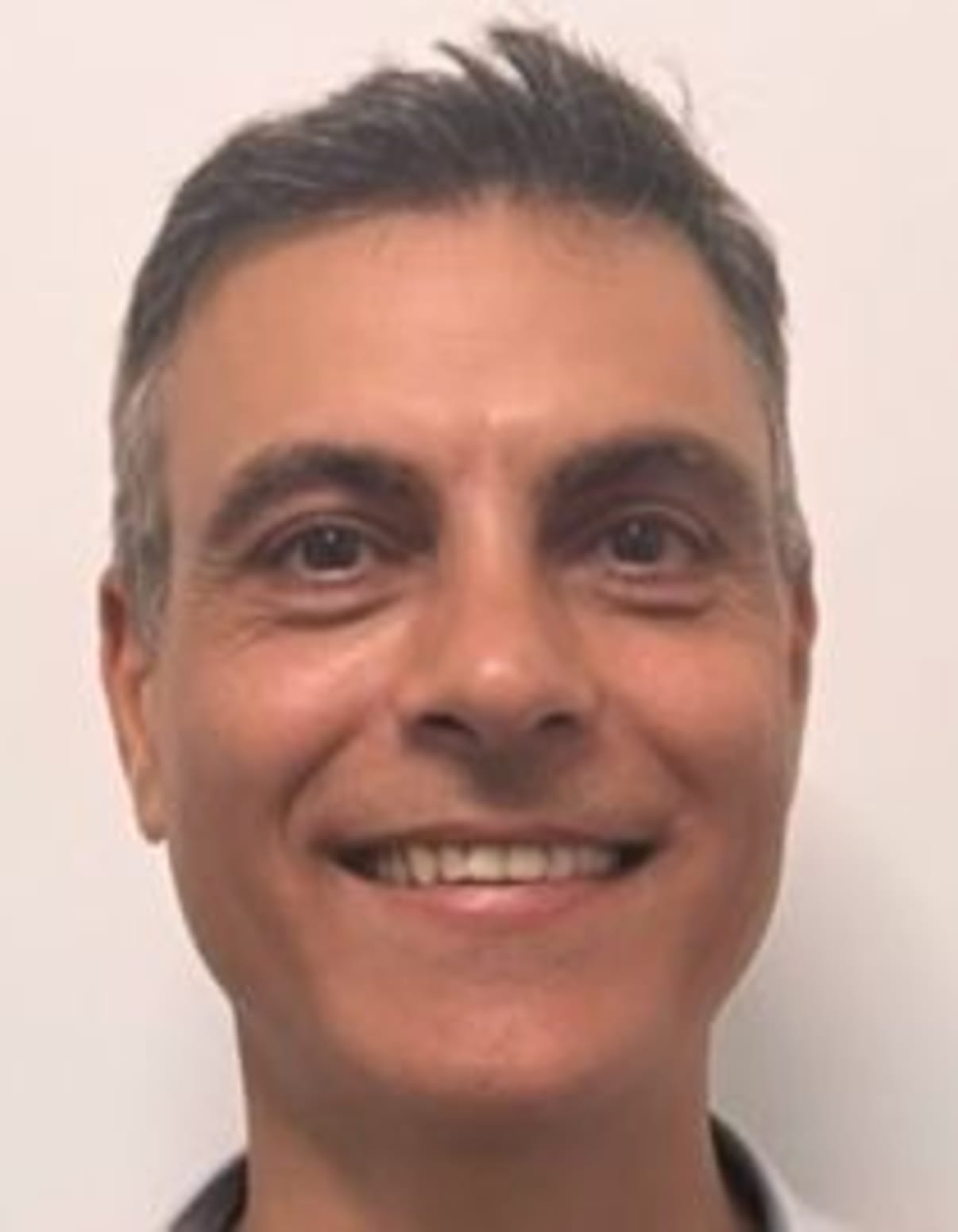 תמונת פורטרט של בעל המקצוע