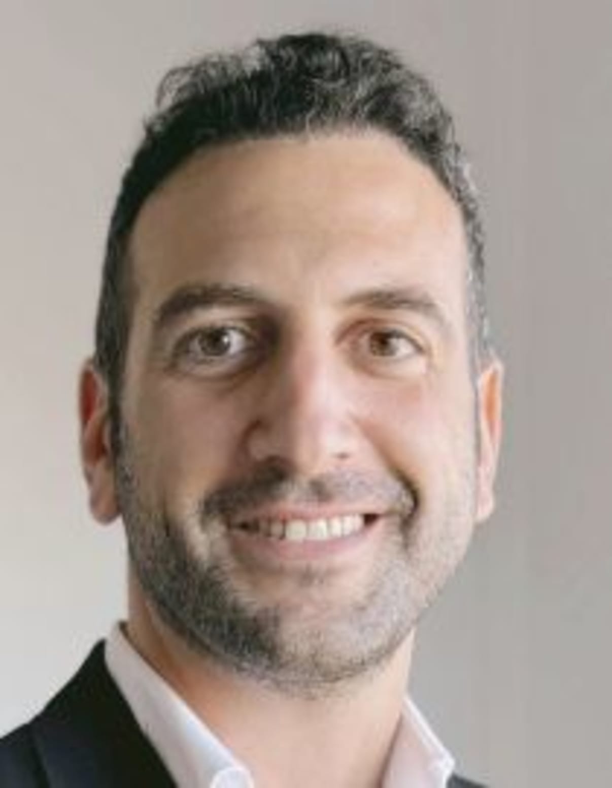 תמונת פורטרט של בעל המקצוע