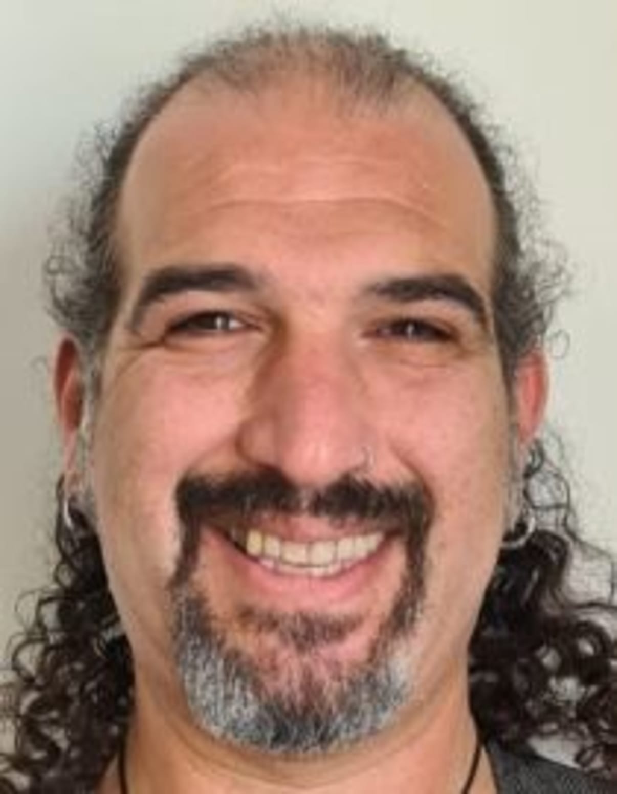 תמונת פורטרט של בעל המקצוע