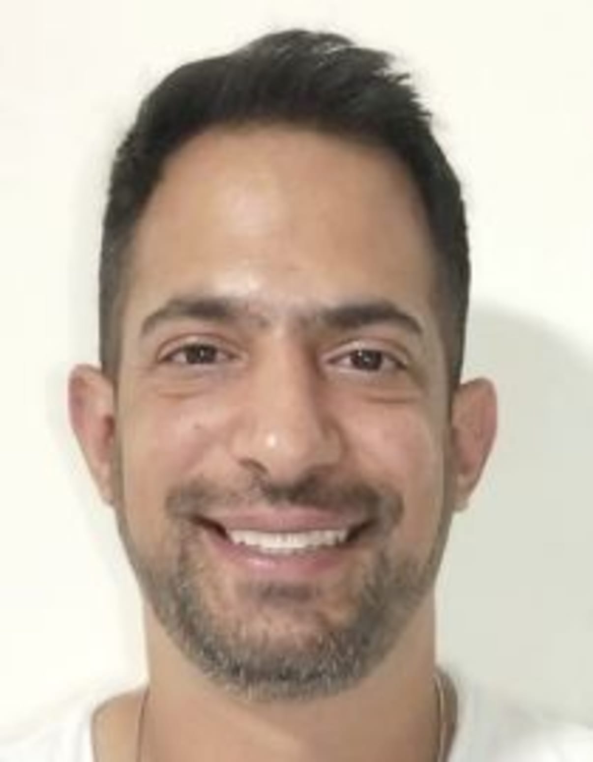 תמונת פורטרט של בעל המקצוע