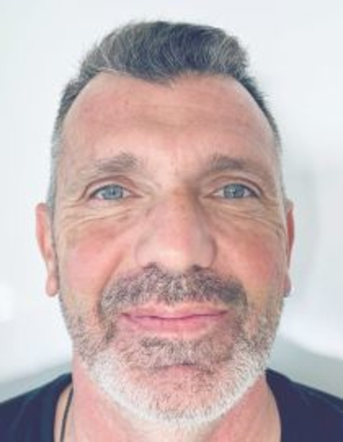 תמונת פורטרט של בעל המקצוע