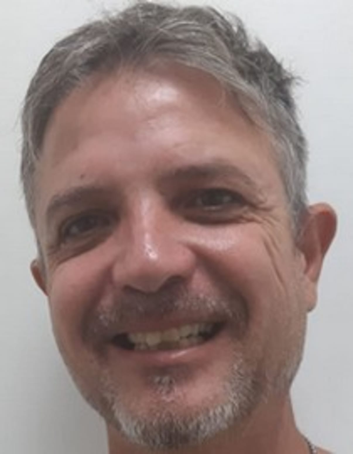 תמונת פורטרט של בעל המקצוע