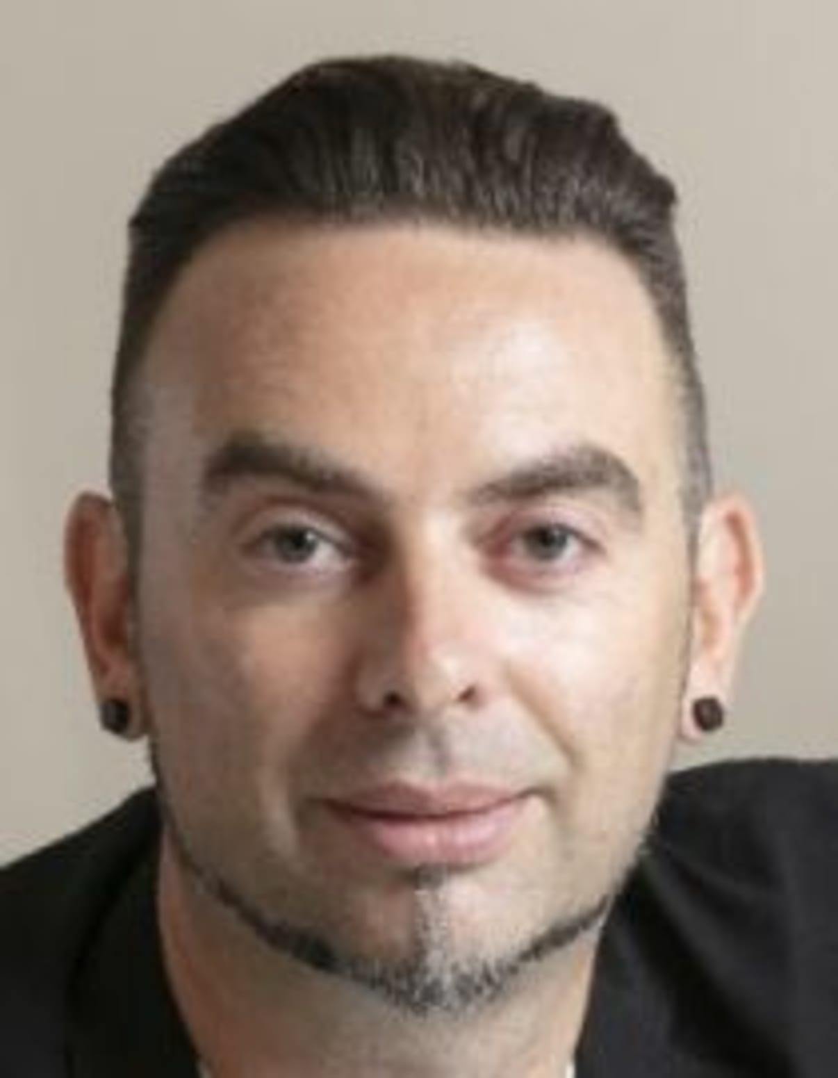 תמונת פורטרט של בעל המקצוע