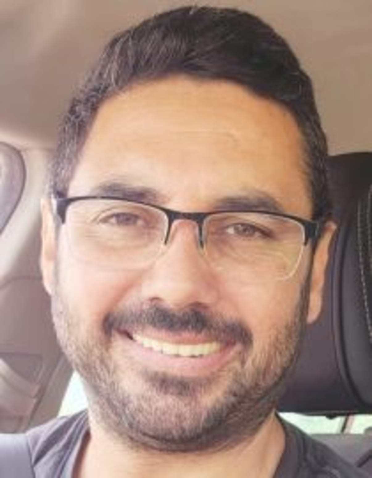 תמונת פורטרט של בעל המקצוע