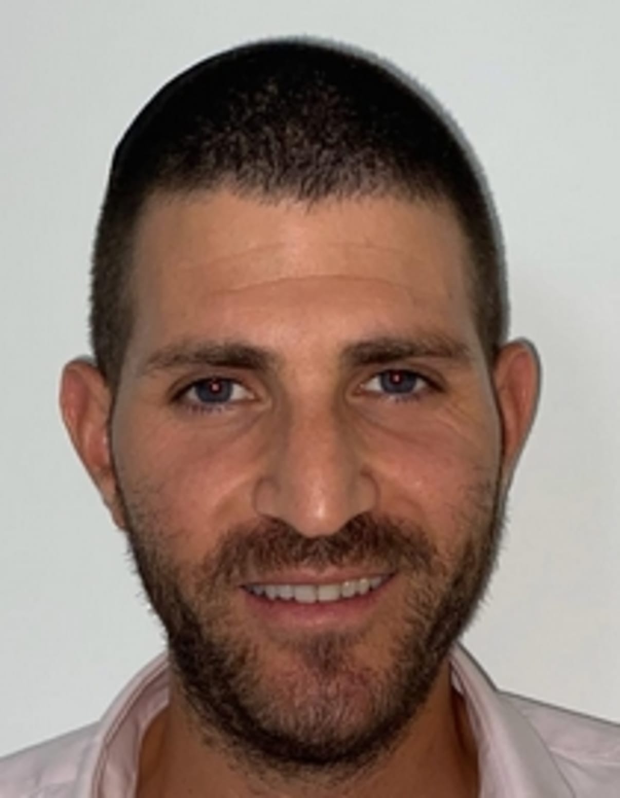 תמונת פורטרט של בעל המקצוע