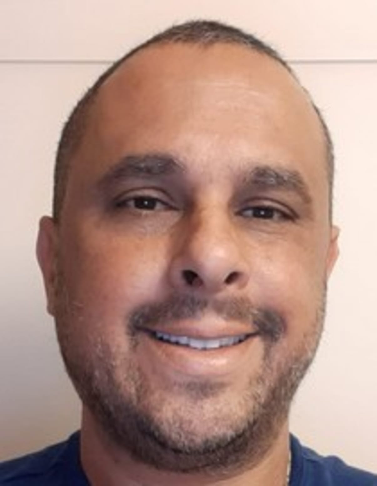 תמונת פורטרט של בעל המקצוע