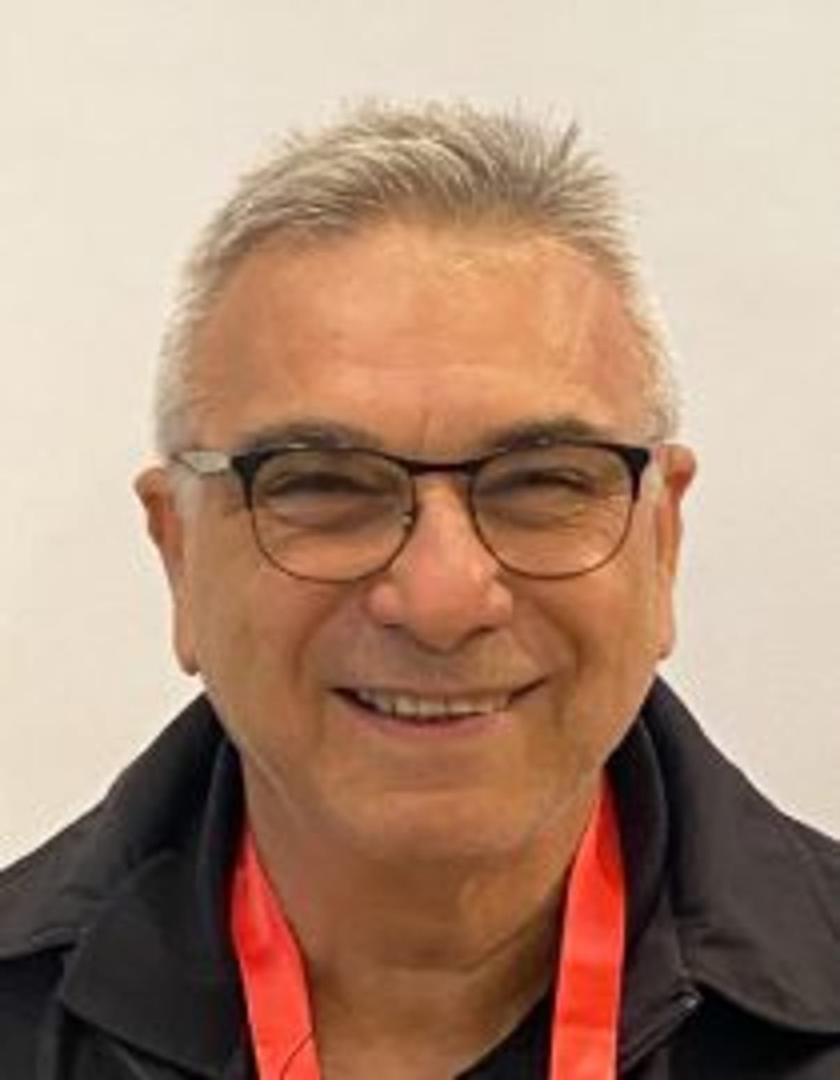 תמונת פורטרט של בעל המקצוע