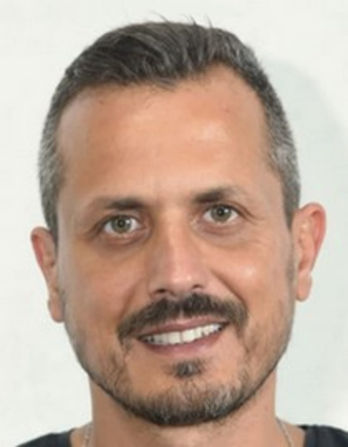 תמונת פורטרט של בעל המקצוע