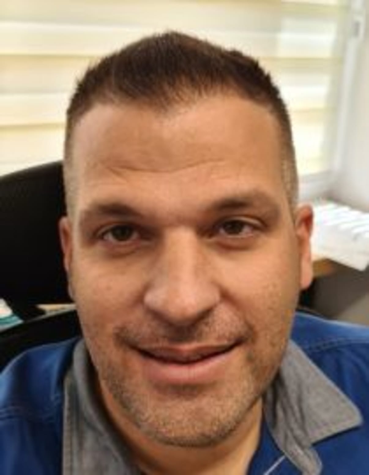 תמונת פורטרט של בעל המקצוע