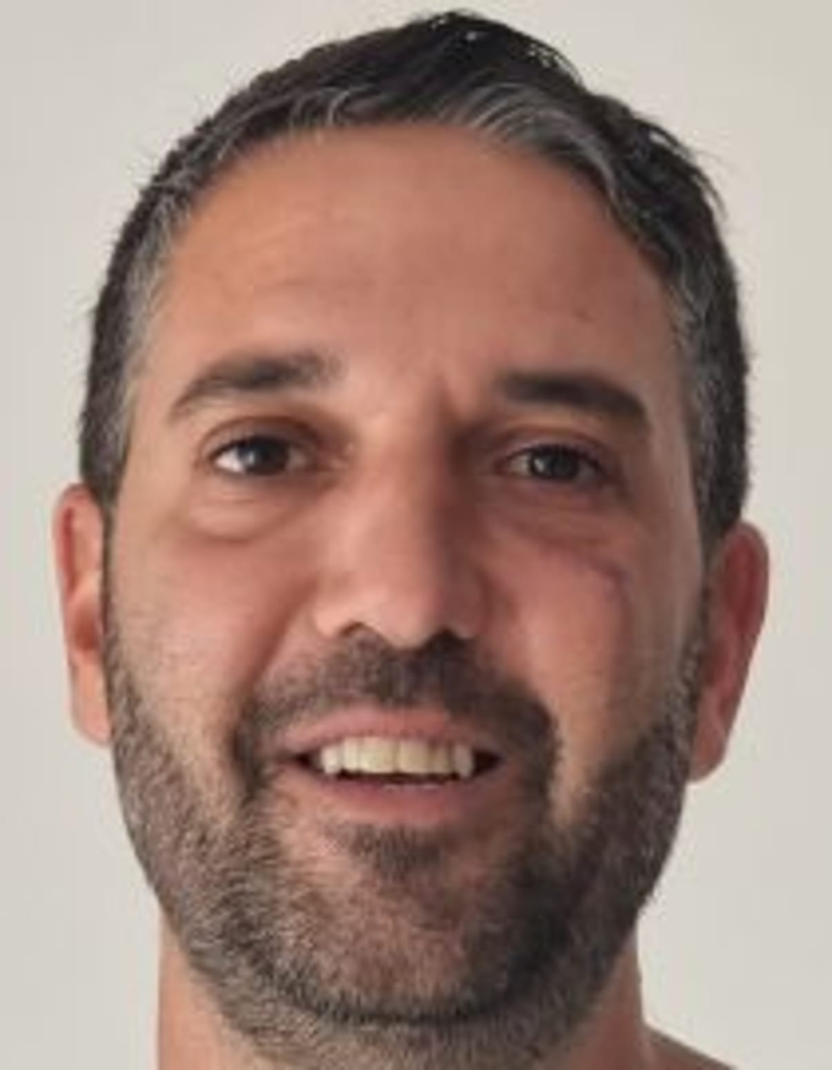 תמונת פורטרט של בעל המקצוע