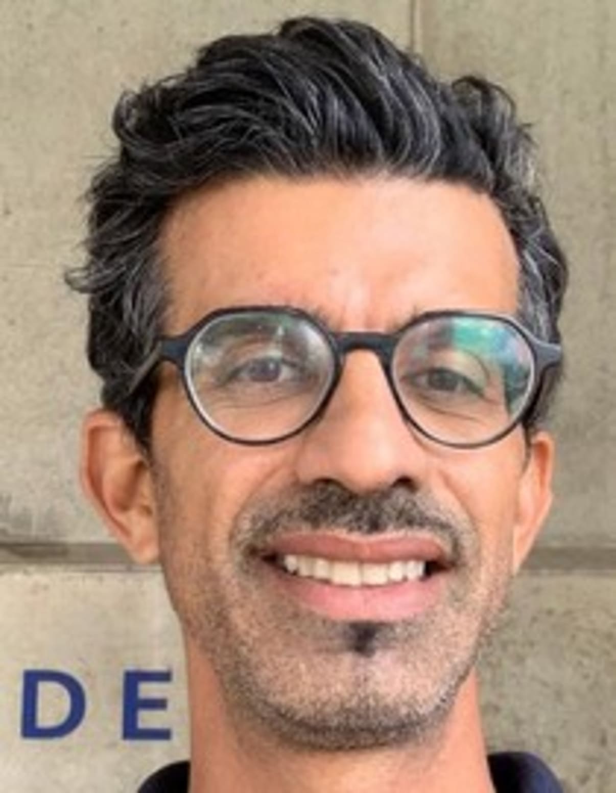 תמונת פורטרט של בעל המקצוע