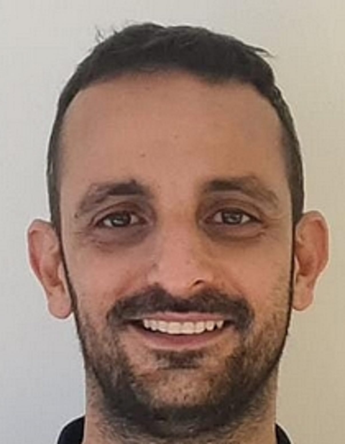 תמונת פורטרט של בעל המקצוע