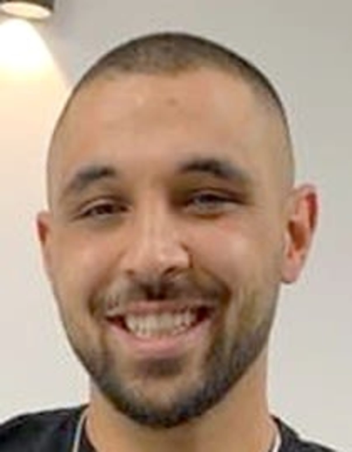 תמונת פורטרט של בעל המקצוע