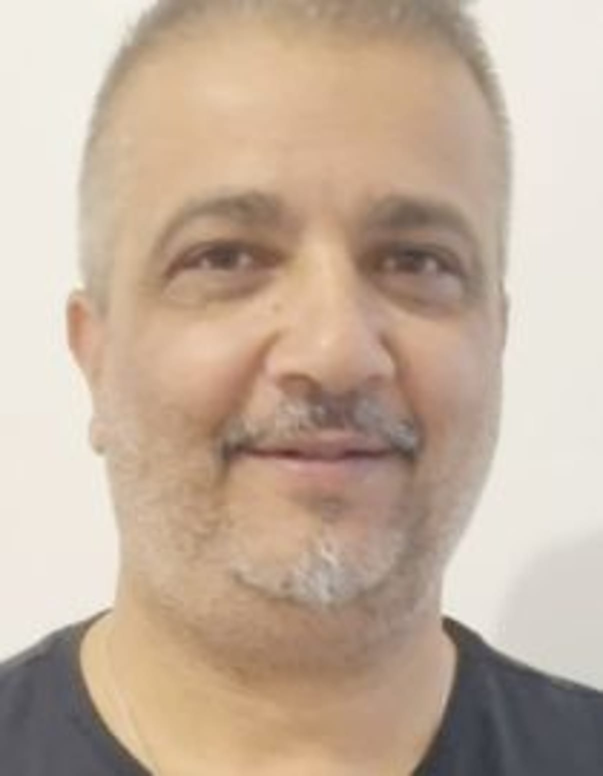 תמונת פורטרט של בעל המקצוע