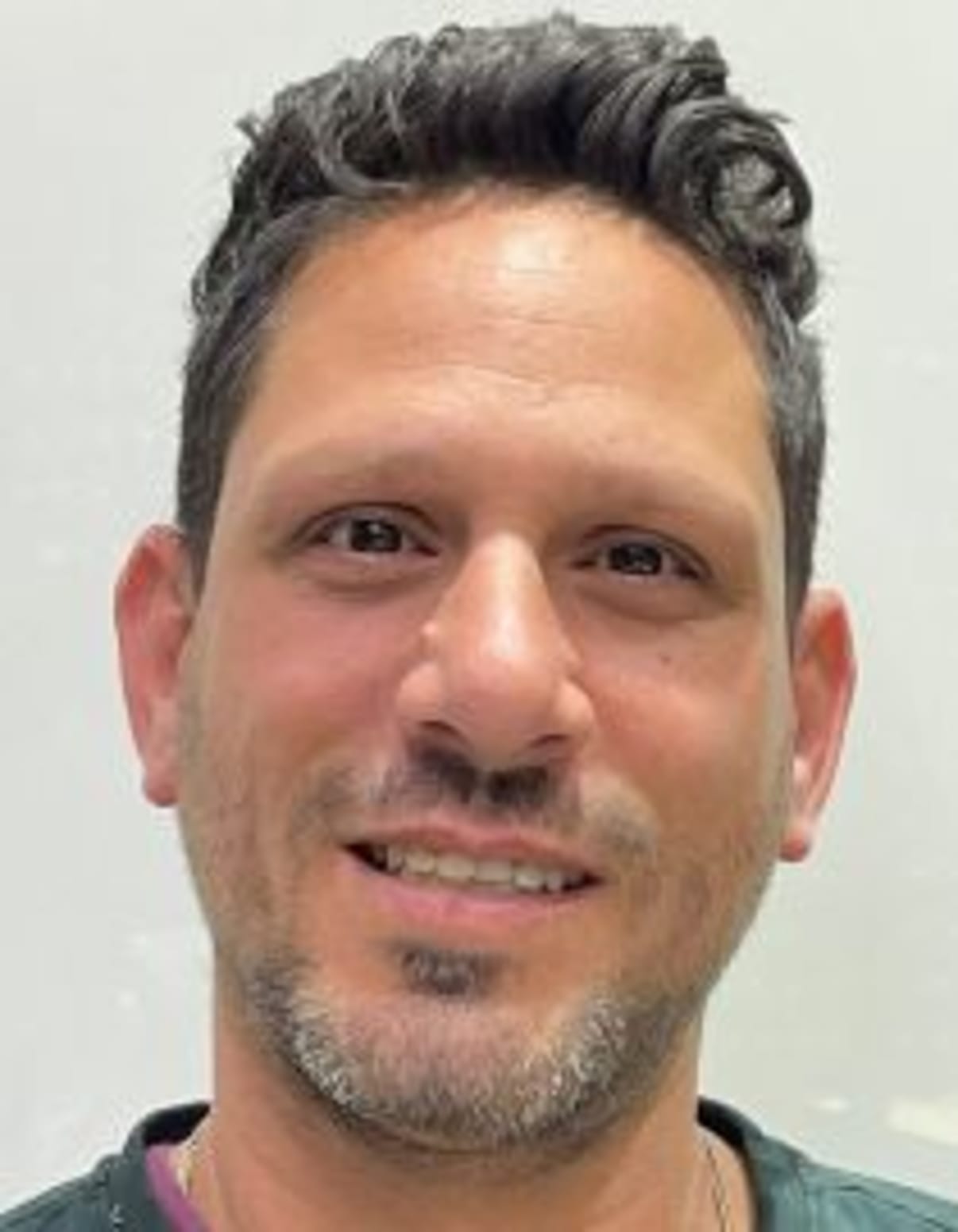 תמונת פורטרט של בעל המקצוע