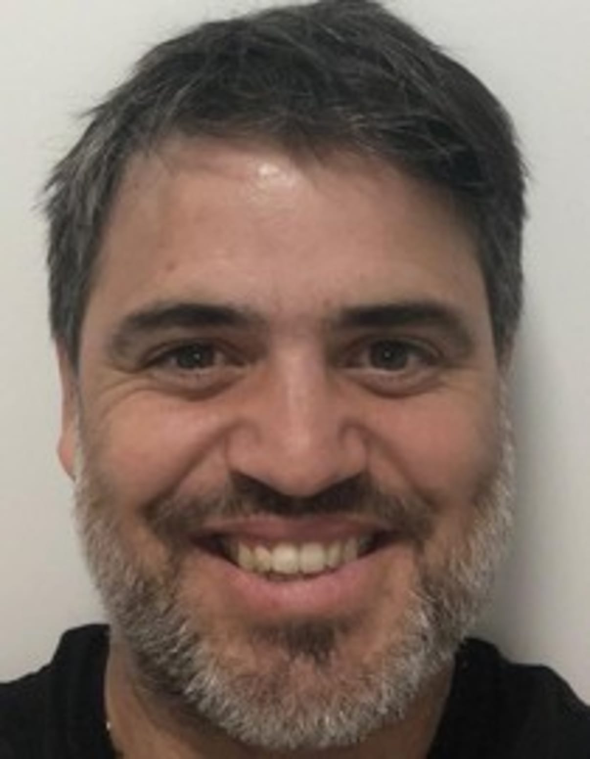 תמונת פורטרט של בעל המקצוע