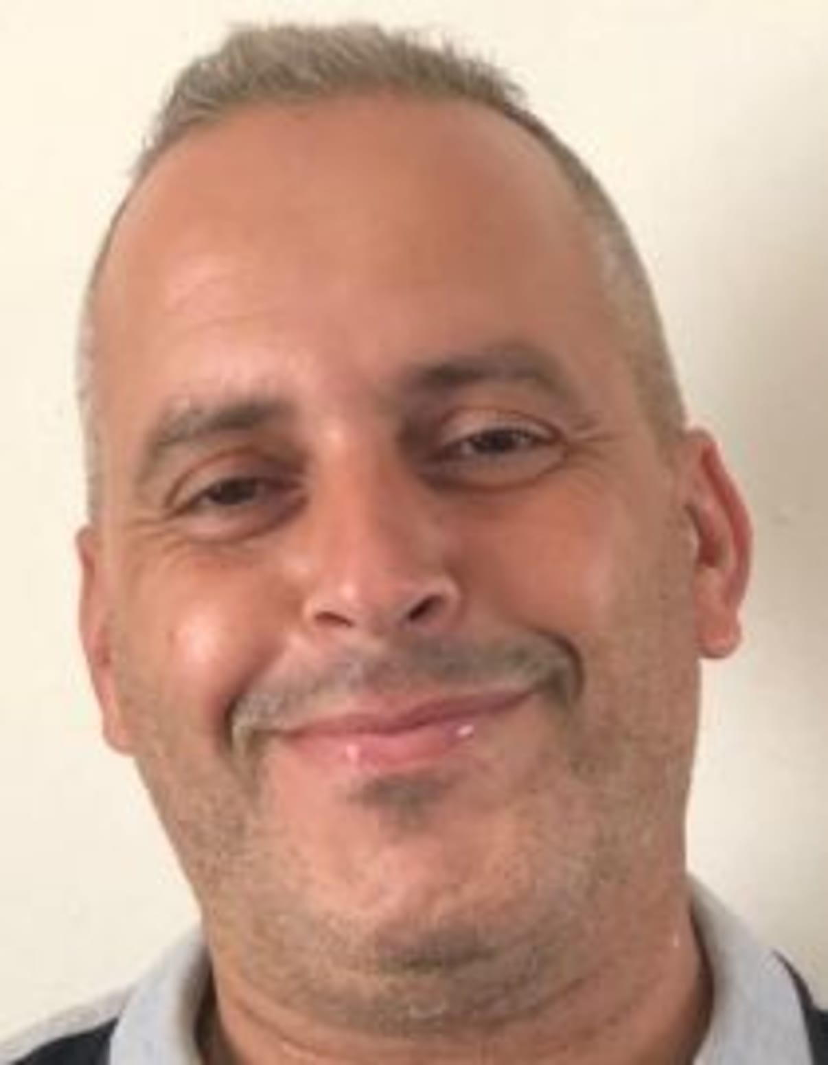 תמונת פורטרט של בעל המקצוע