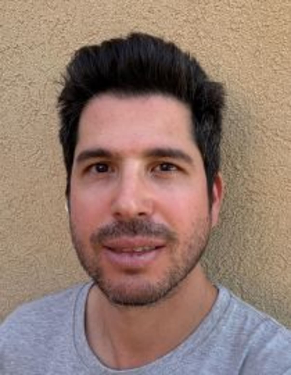 תמונת פורטרט של בעל המקצוע