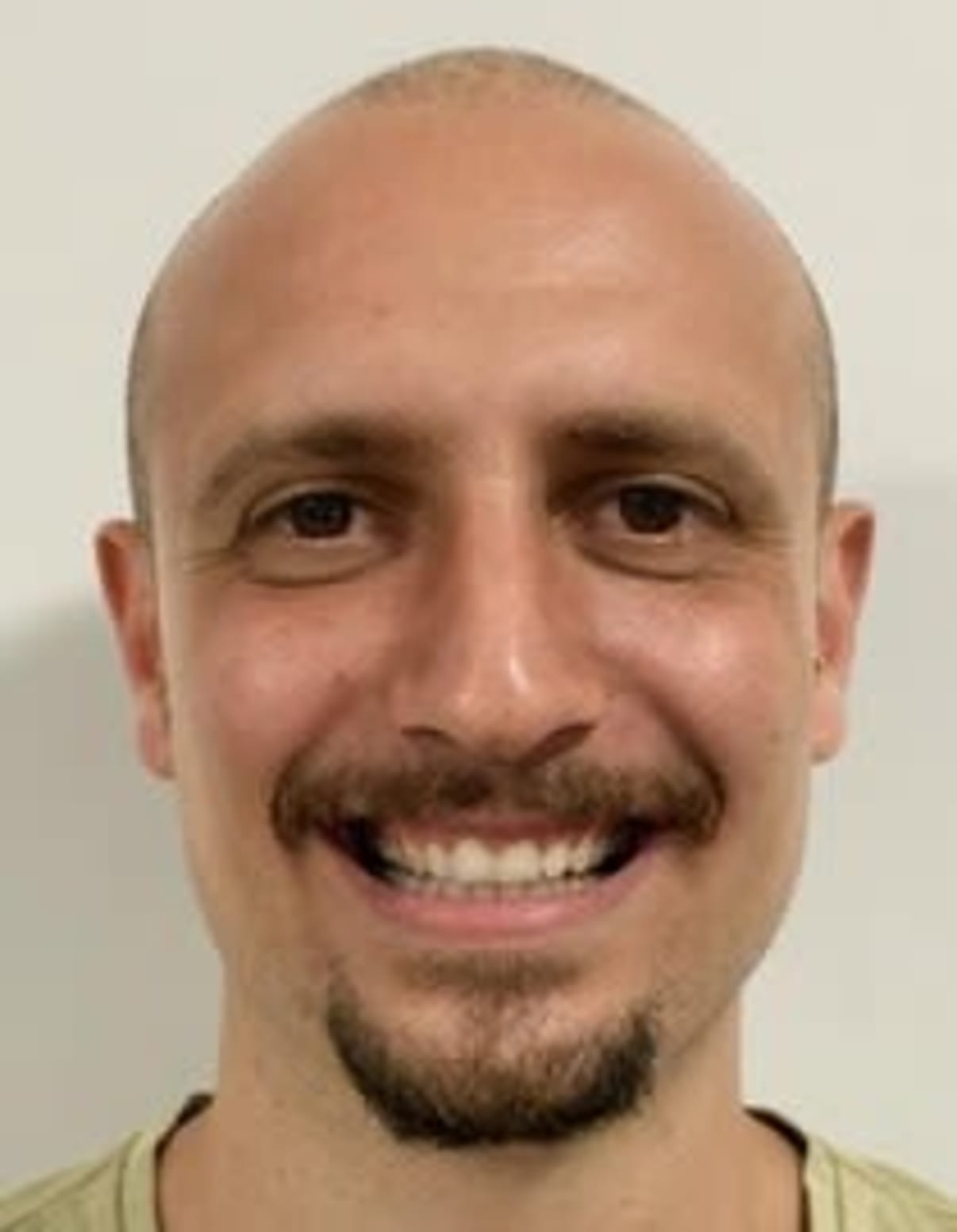 תמונת פורטרט של בעל המקצוע