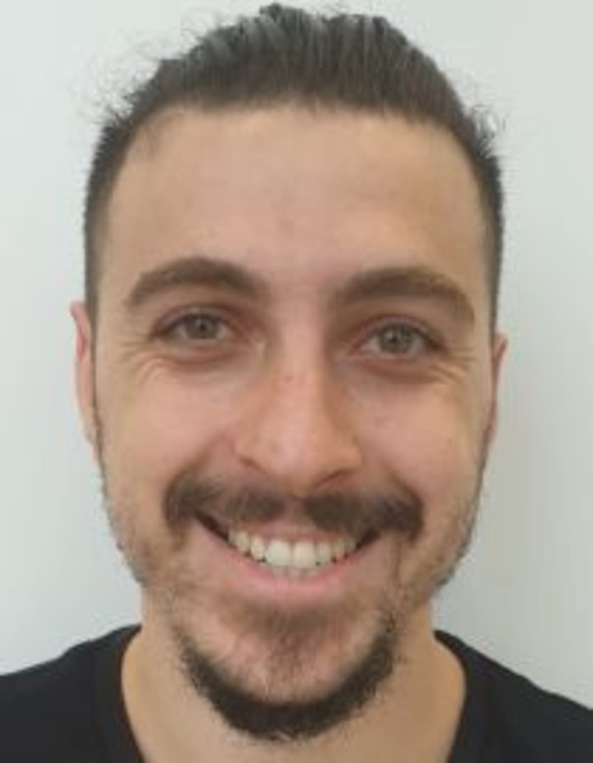 תמונת פורטרט של בעל המקצוע