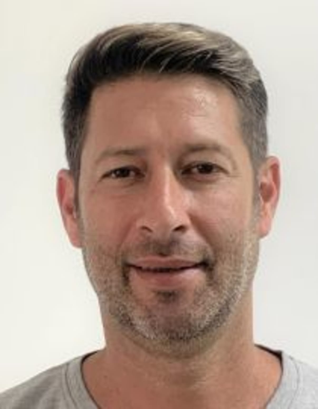 תמונת פורטרט של בעל המקצוע