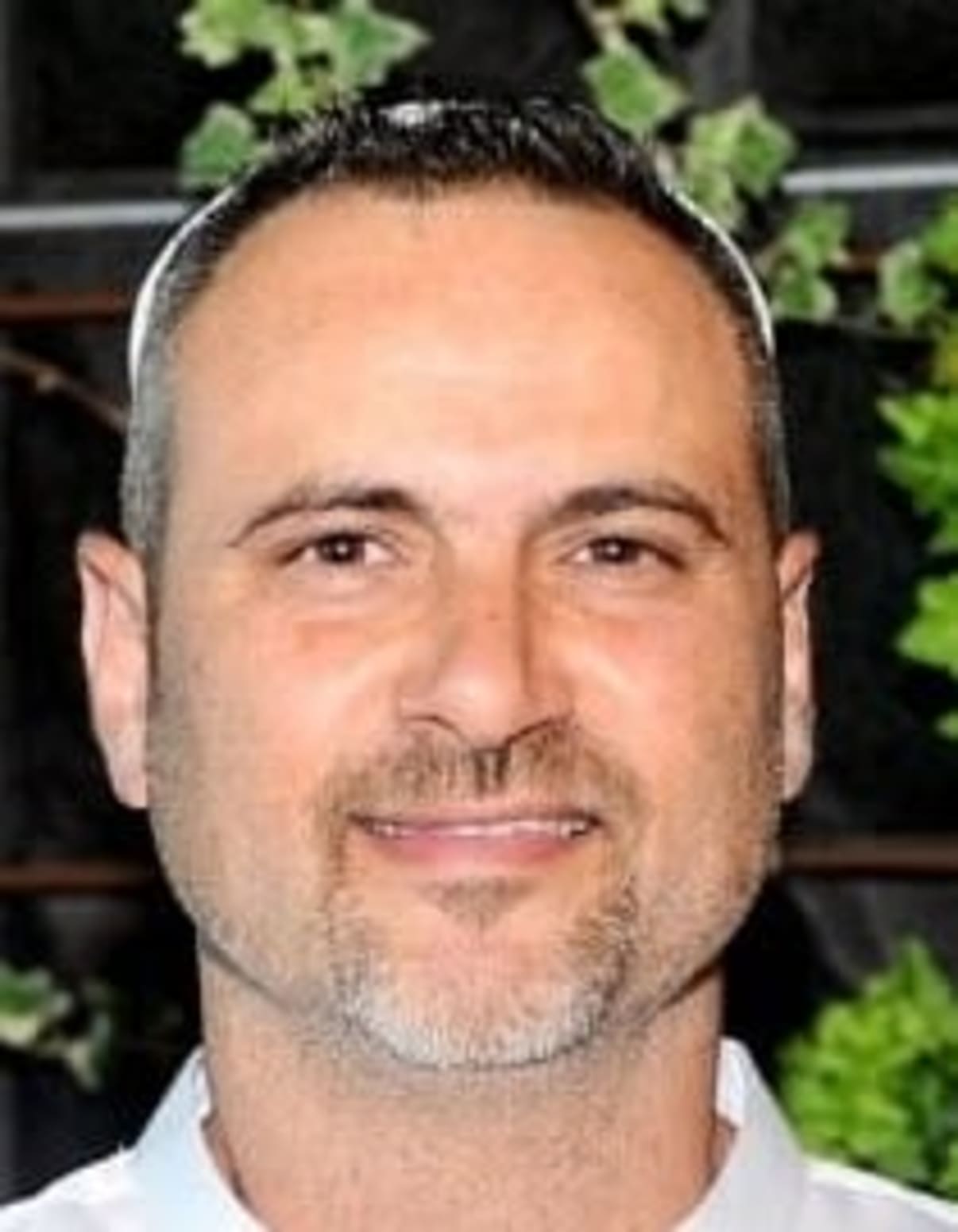 תמונת פורטרט של בעל המקצוע