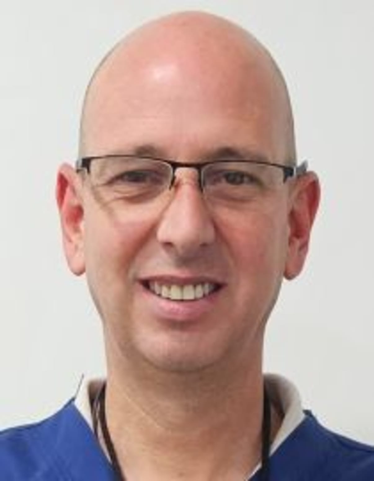 תמונת פורטרט של בעל המקצוע