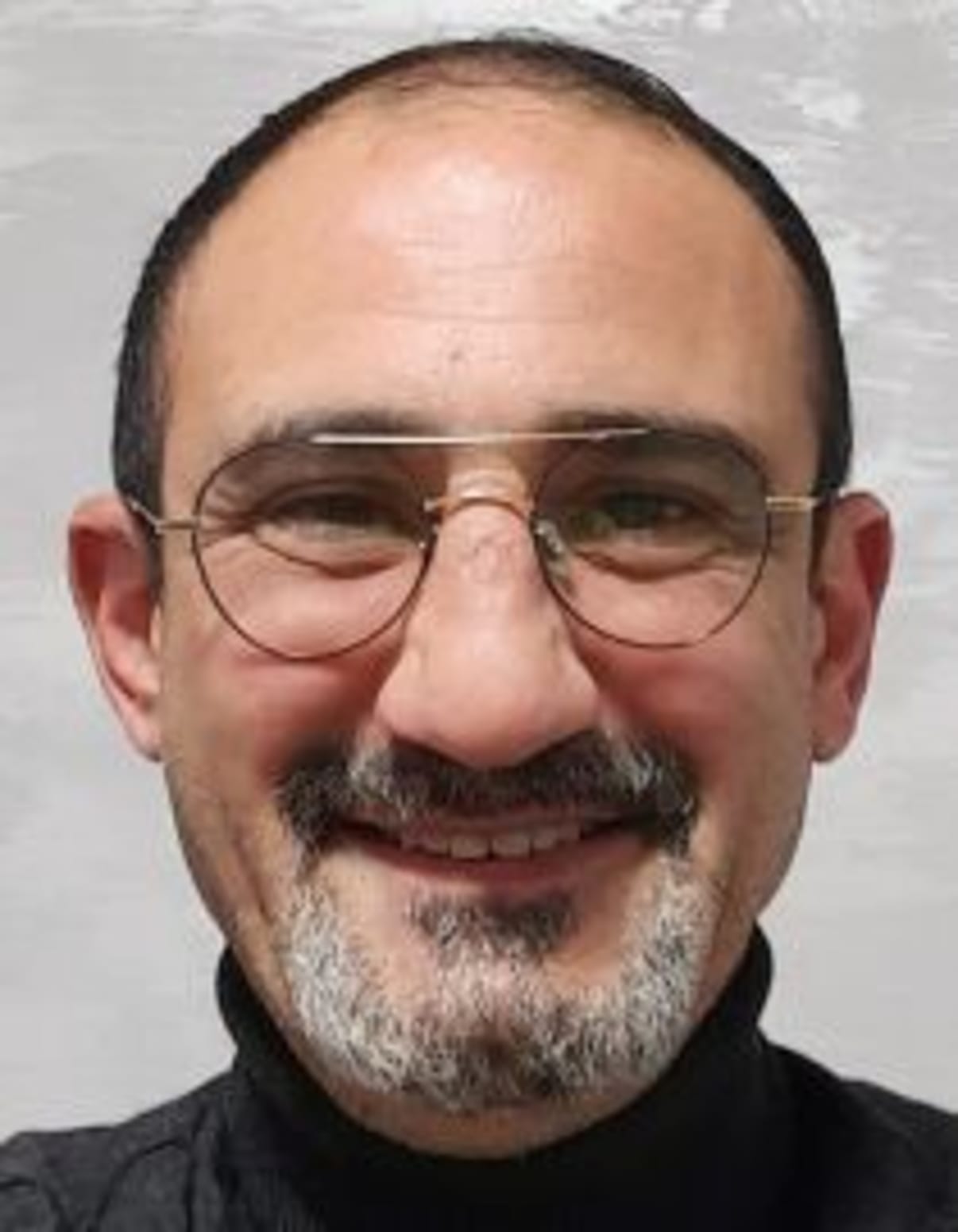 תמונת פורטרט של בעל המקצוע