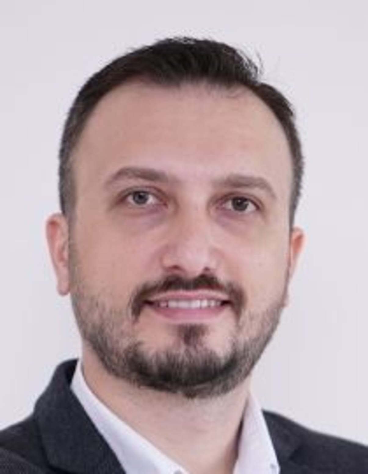 תמונת פורטרט של בעל המקצוע