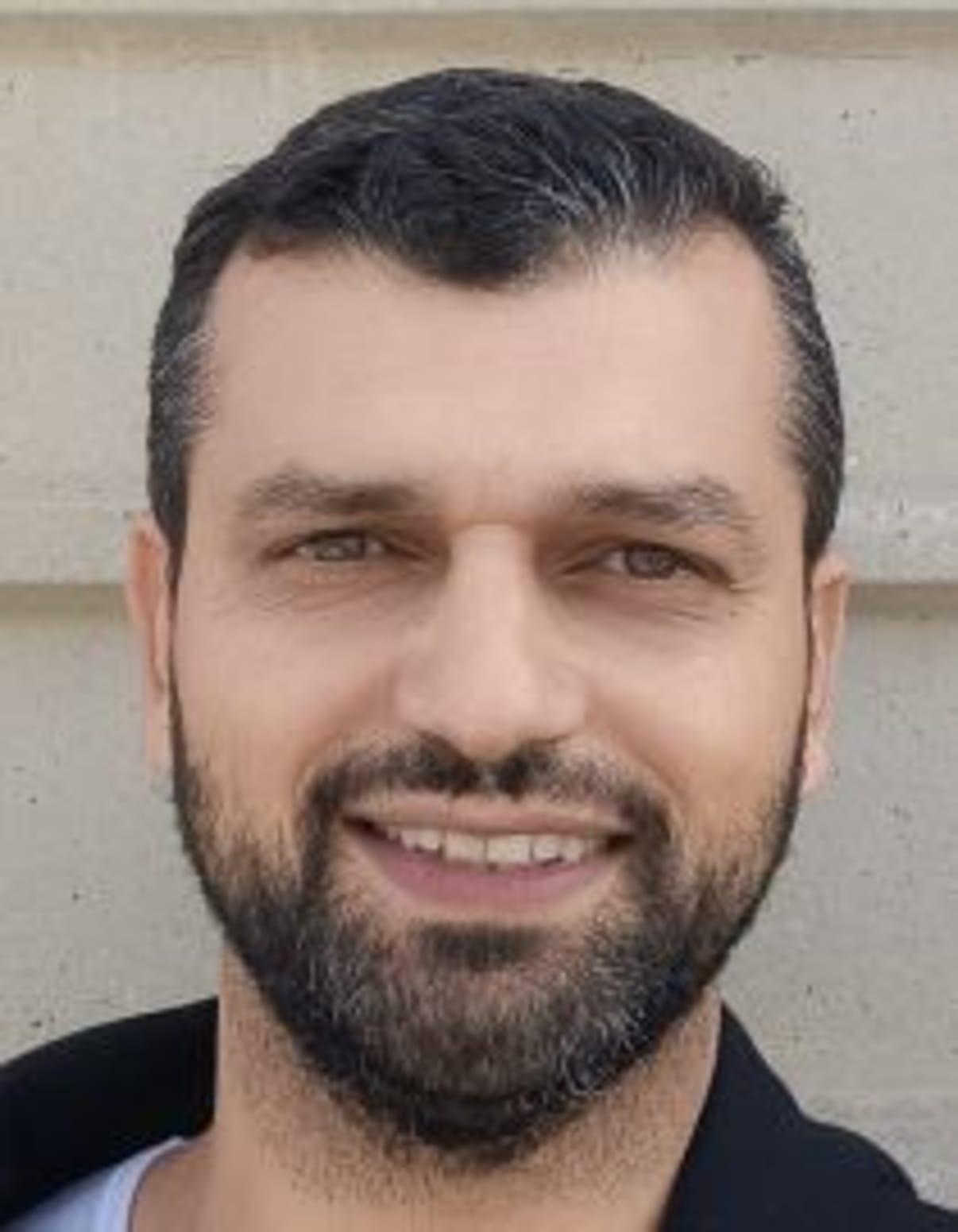 תמונת פורטרט של בעל המקצוע