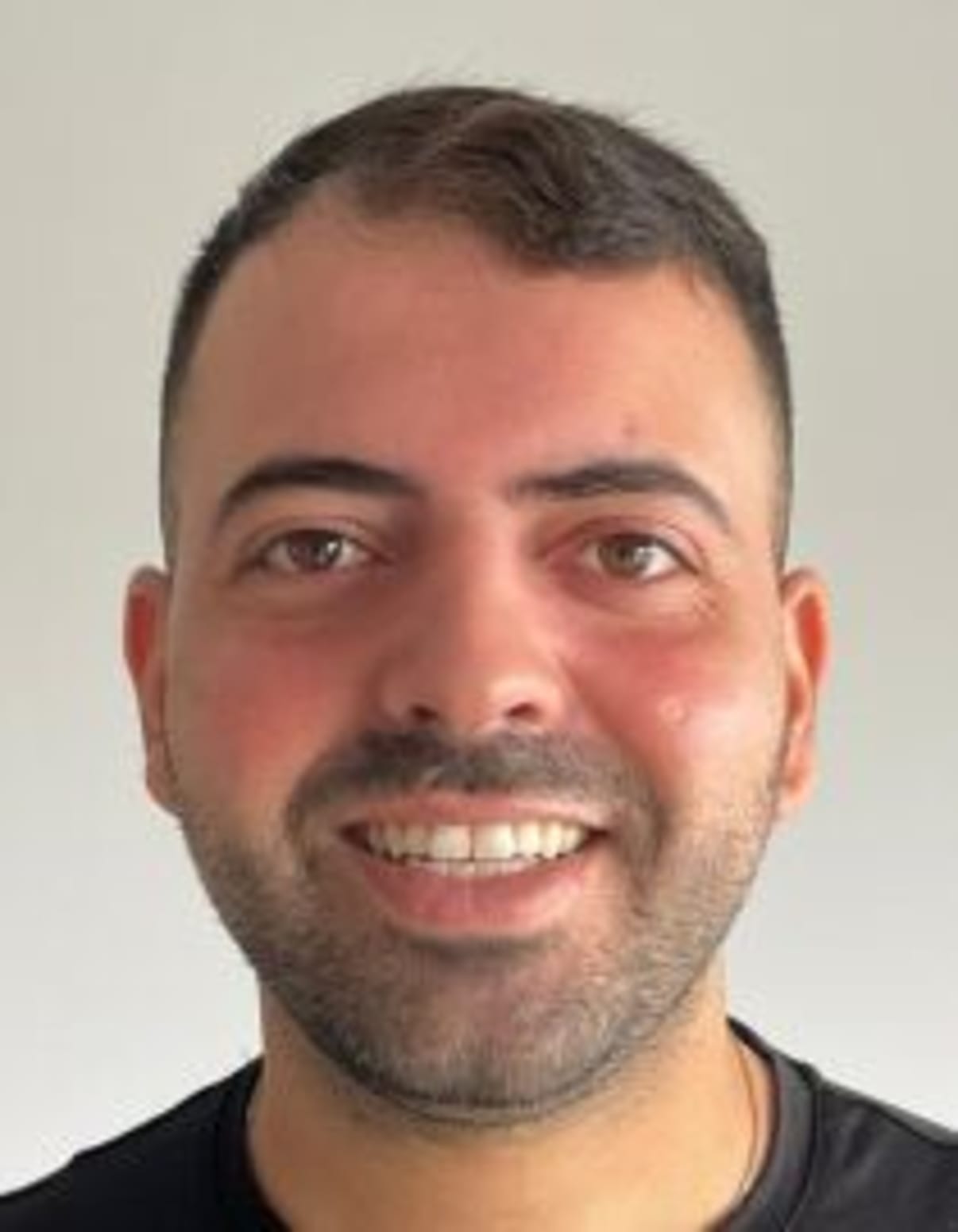 תמונת פורטרט של בעל המקצוע