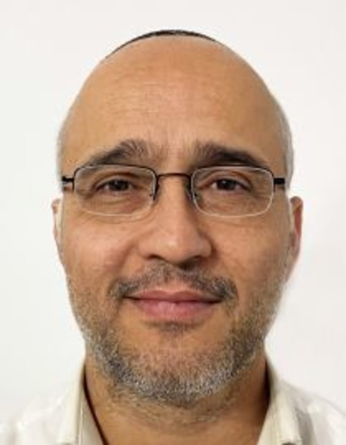 תמונת פורטרט של בעל המקצוע