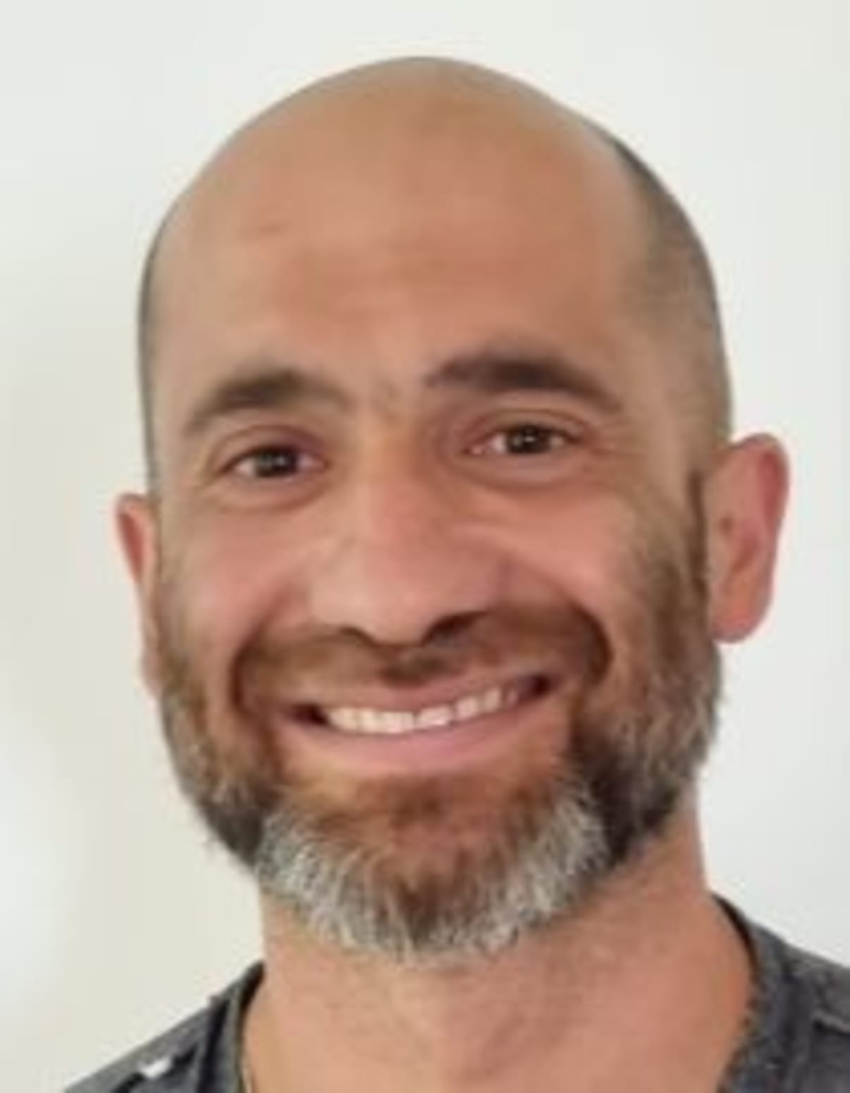 תמונת פורטרט של בעל המקצוע