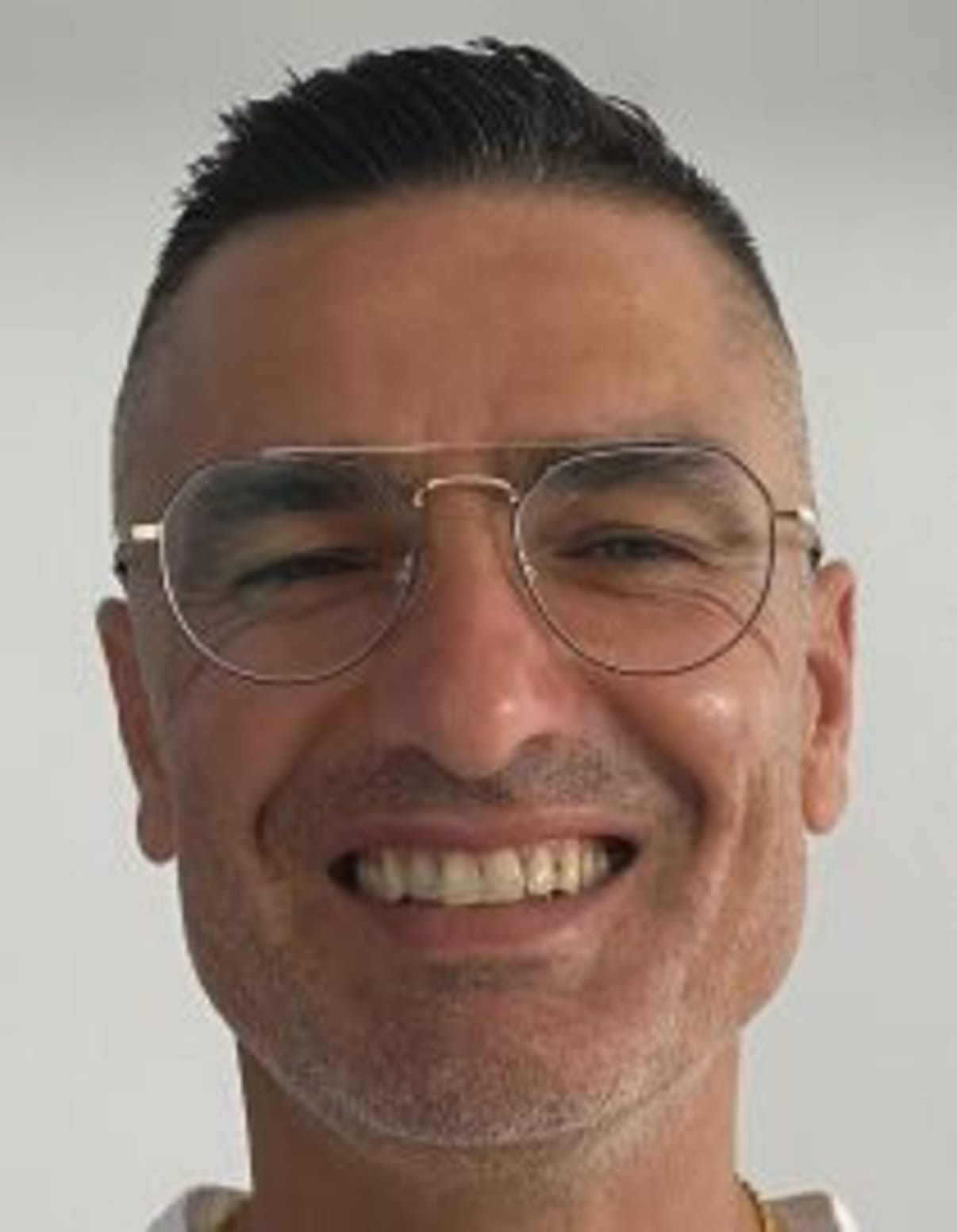 תמונת פורטרט של בעל המקצוע