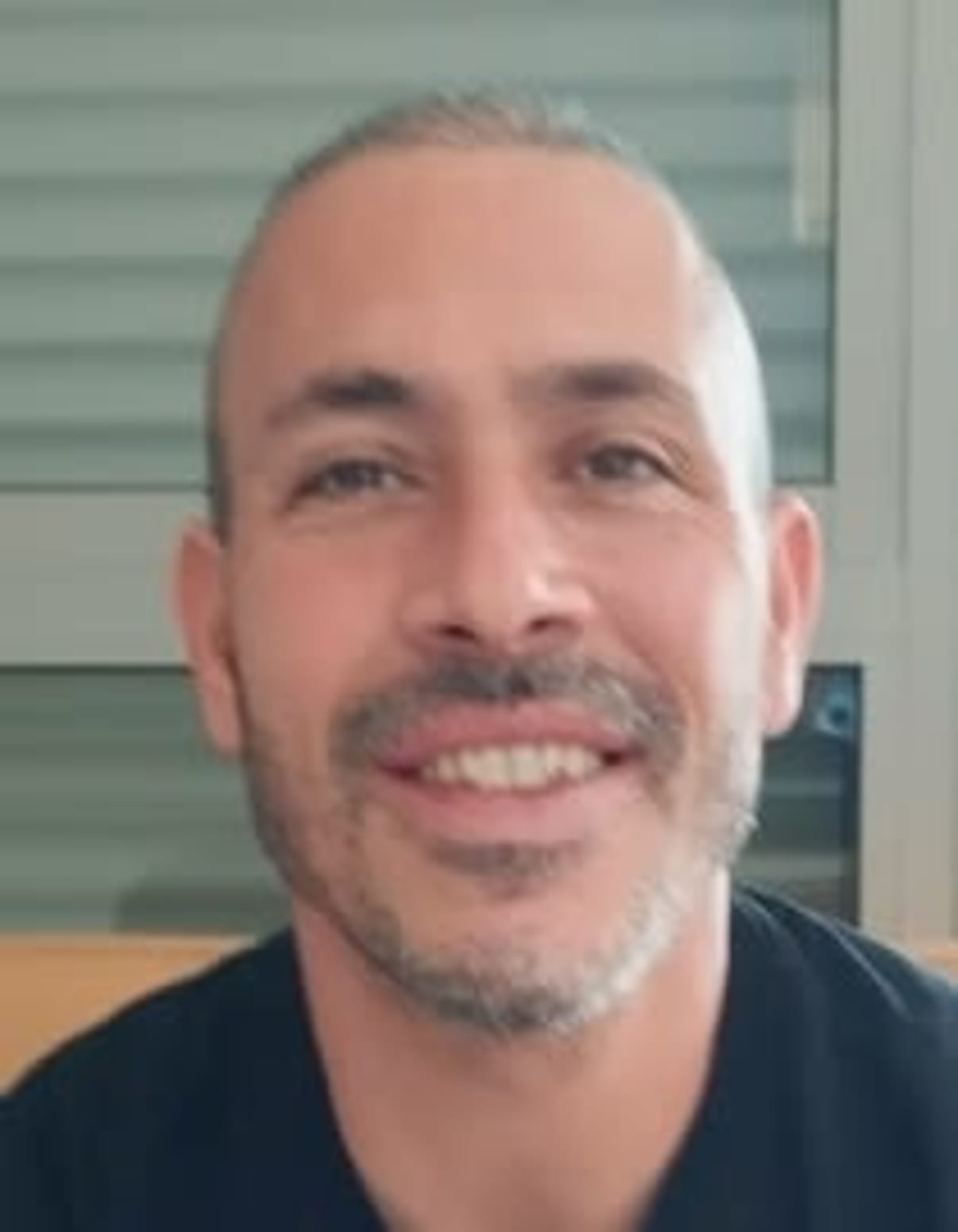 תמונת פורטרט של בעל המקצוע