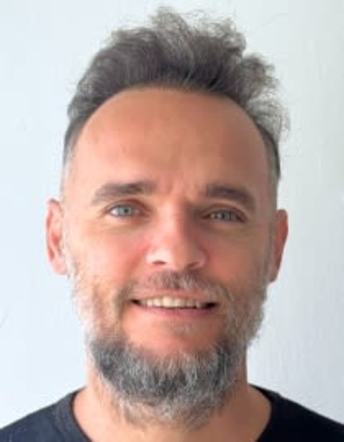 תמונת פורטרט של בעל המקצוע