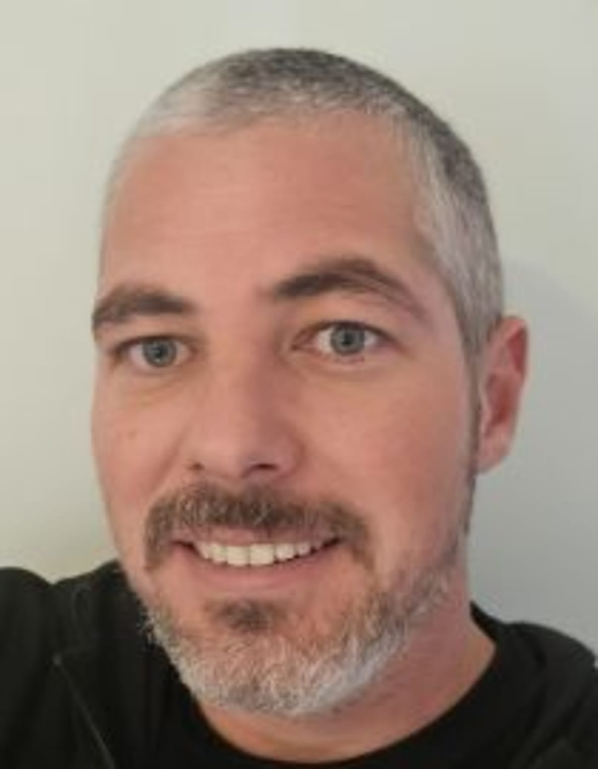 תמונת פורטרט של בעל המקצוע