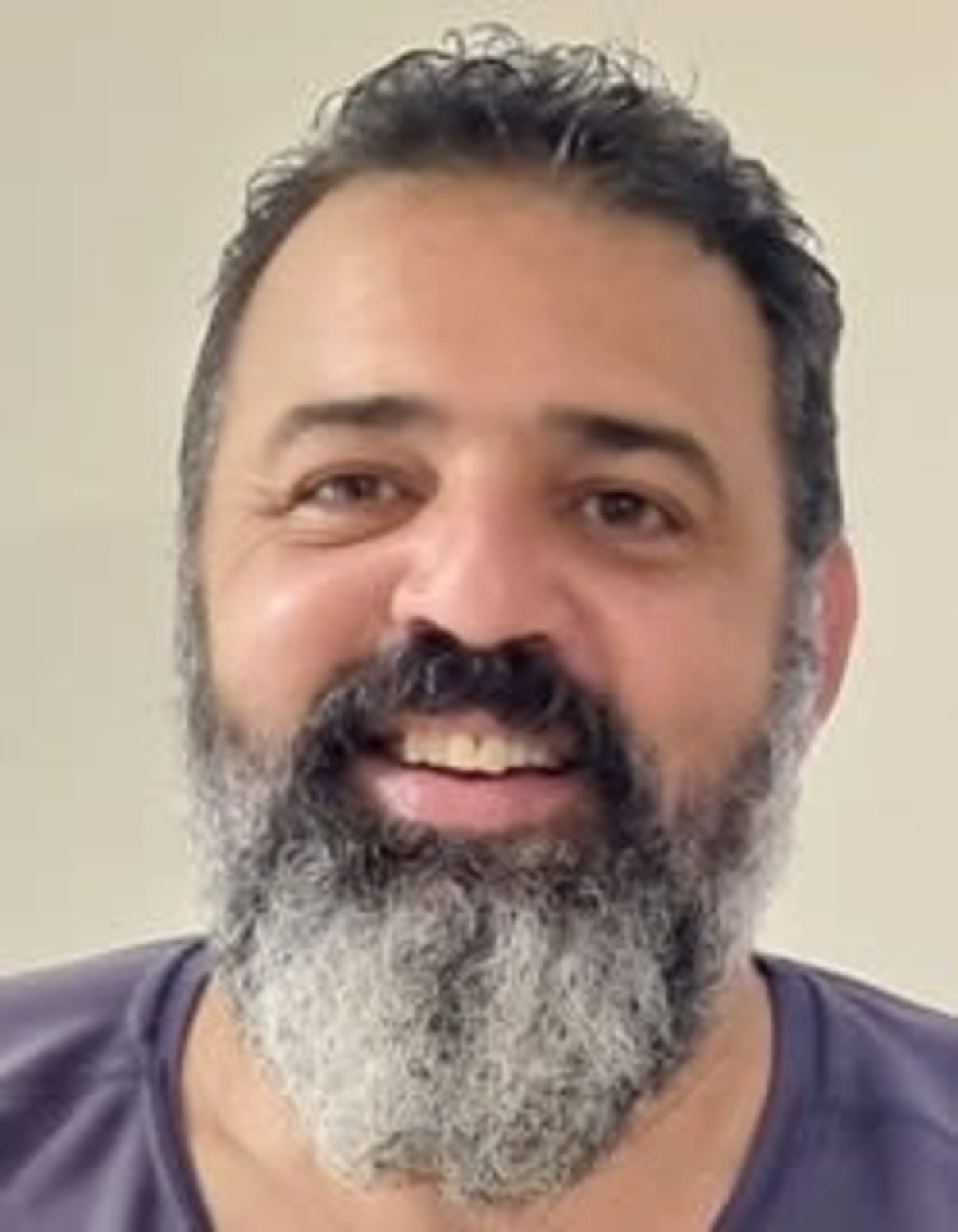 תמונת פורטרט של בעל המקצוע