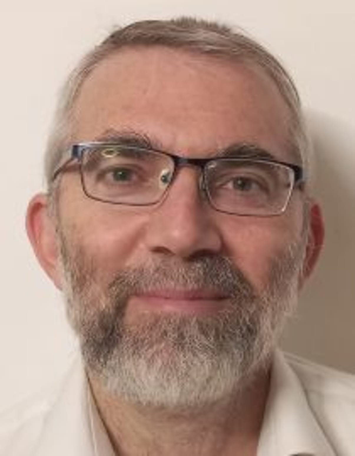 תמונת פורטרט של בעל המקצוע