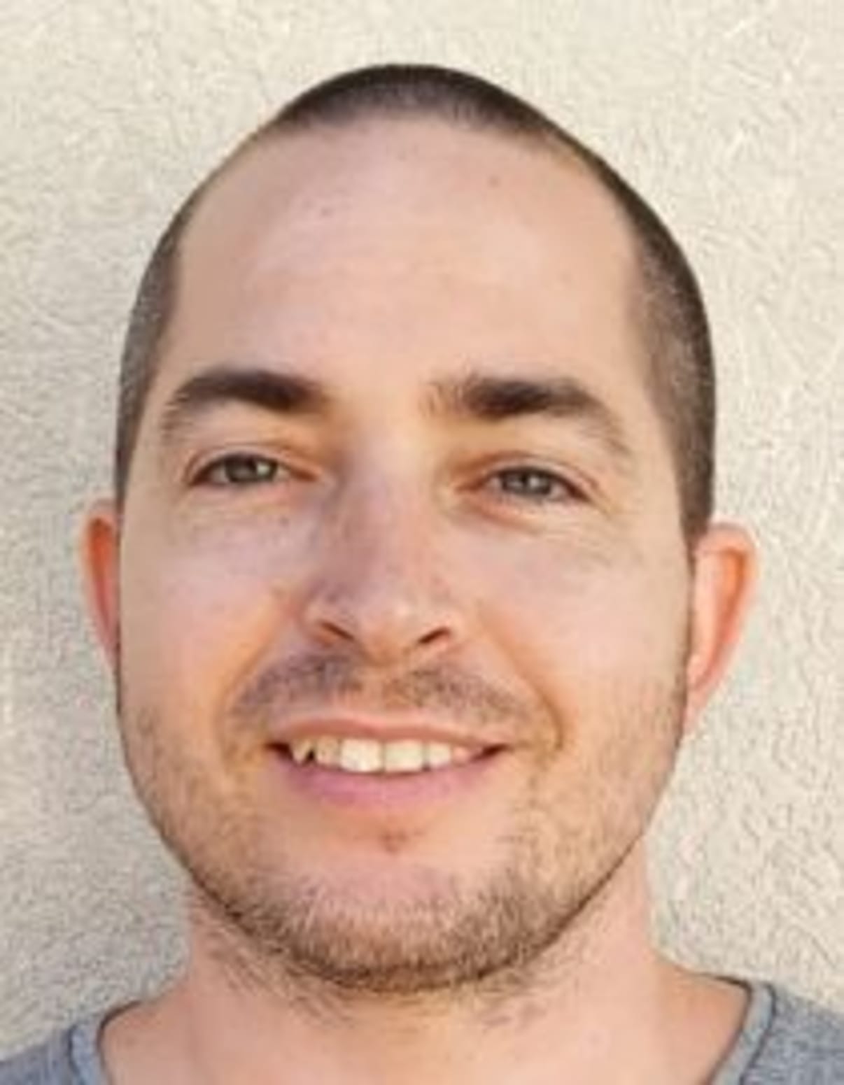 תמונת פורטרט של בעל המקצוע