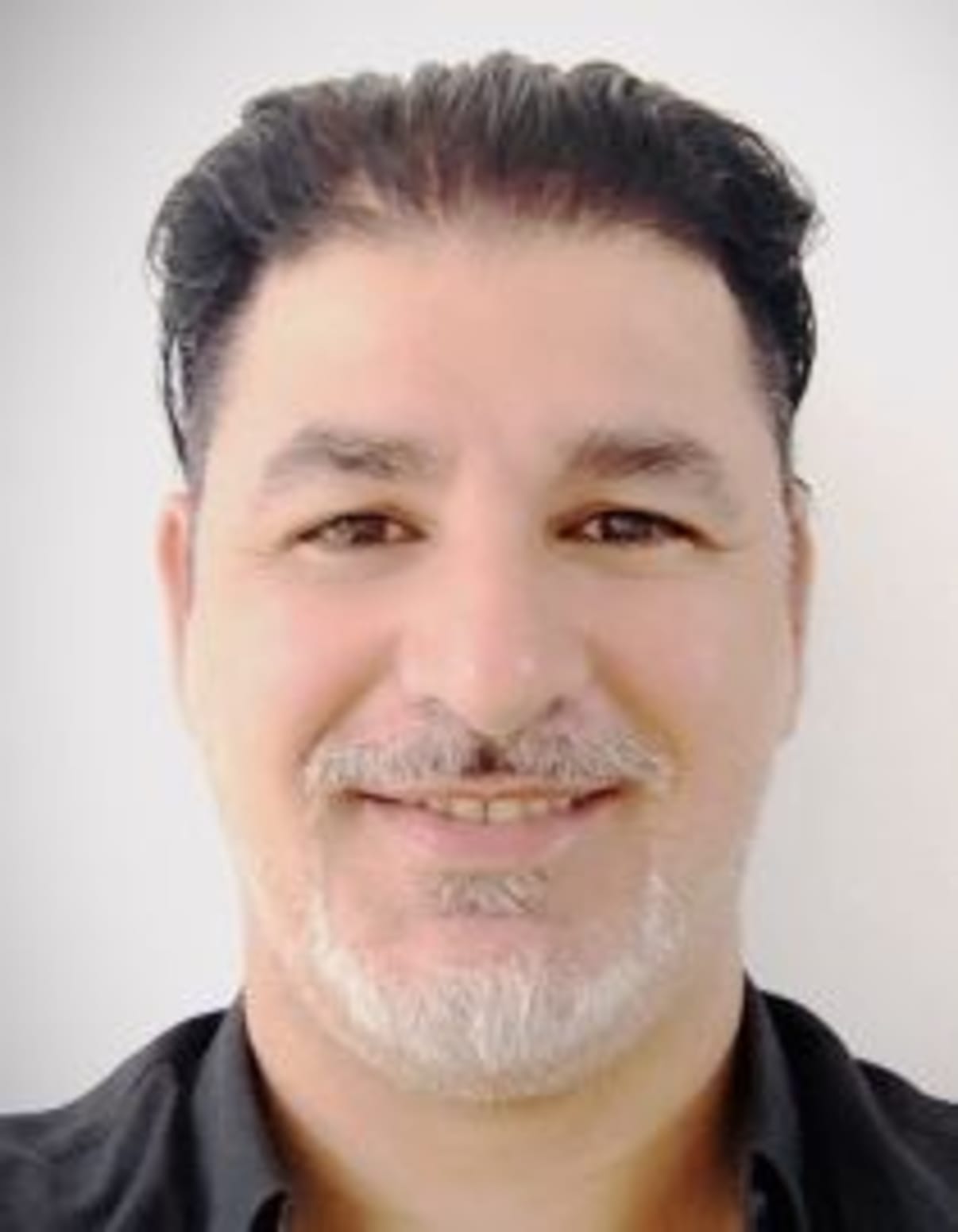 תמונת פורטרט של בעל המקצוע