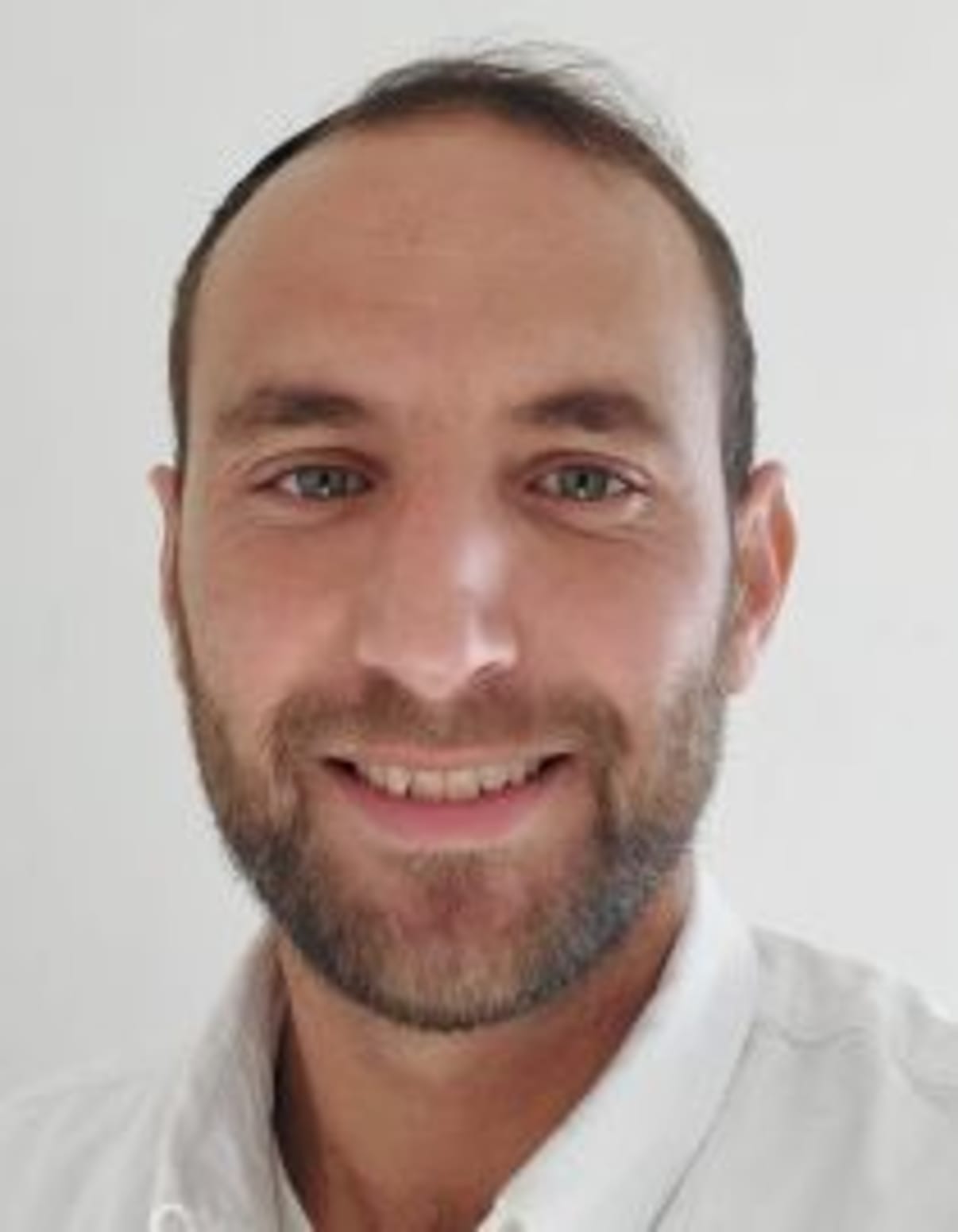 תמונת פורטרט של בעל המקצוע