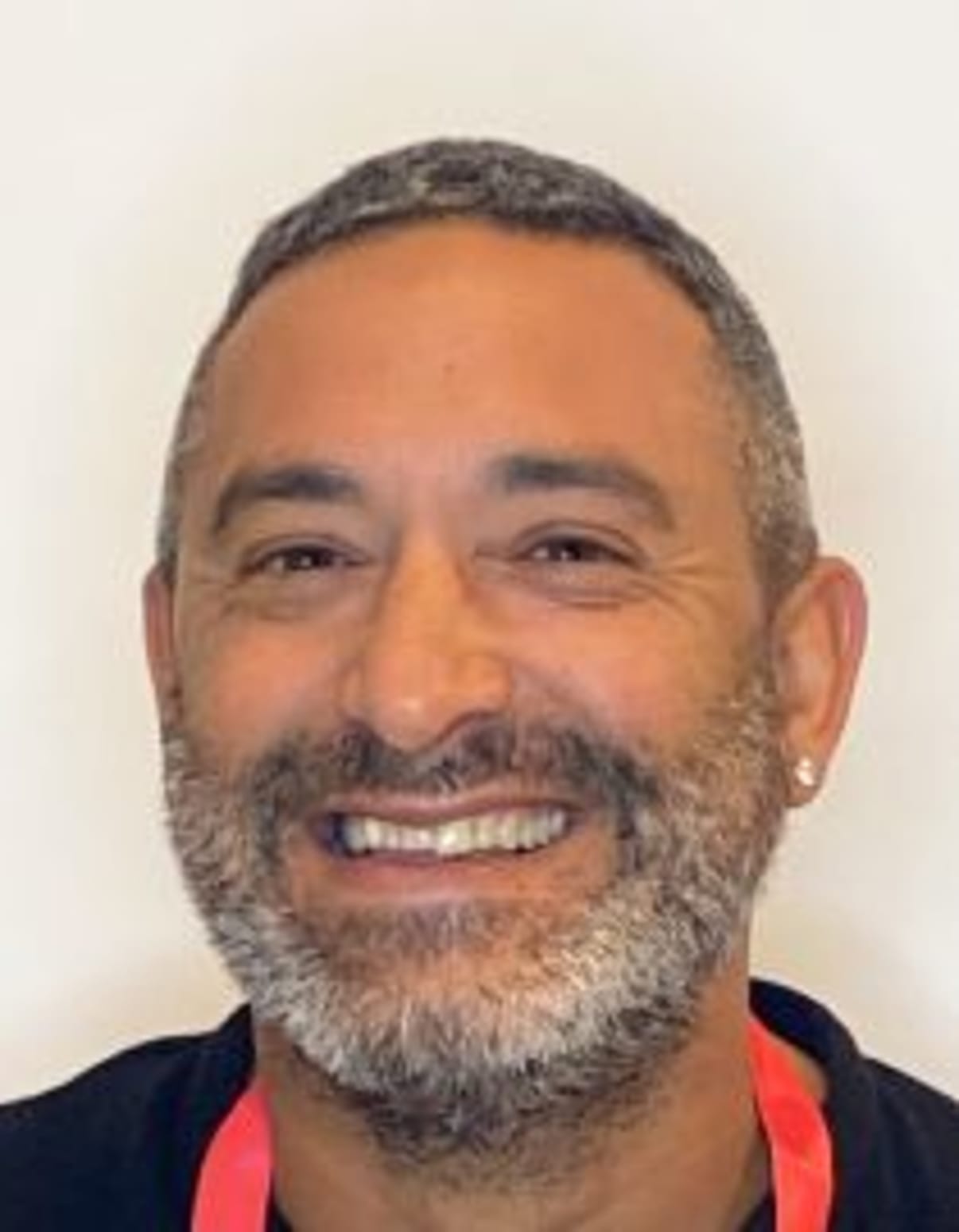 תמונת פורטרט של בעל המקצוע